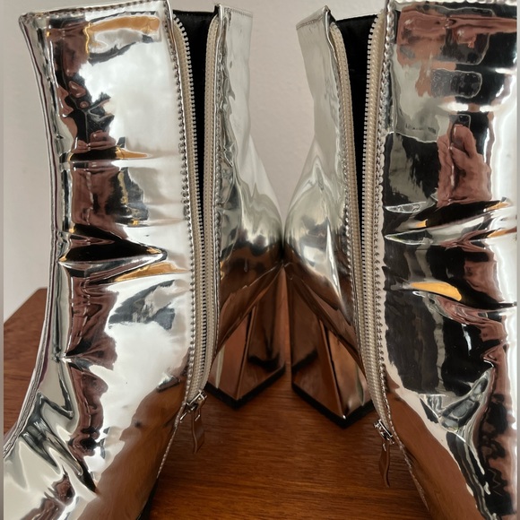 PUBLIC DESIRE Silver Mirror Boots Size 39/8.5, Excellent Condition - Picture 4 of 9